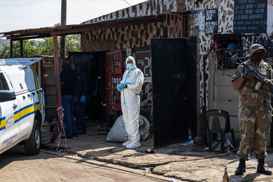 Veintisiete muertos en dos tiroteos en Sudáfrica 