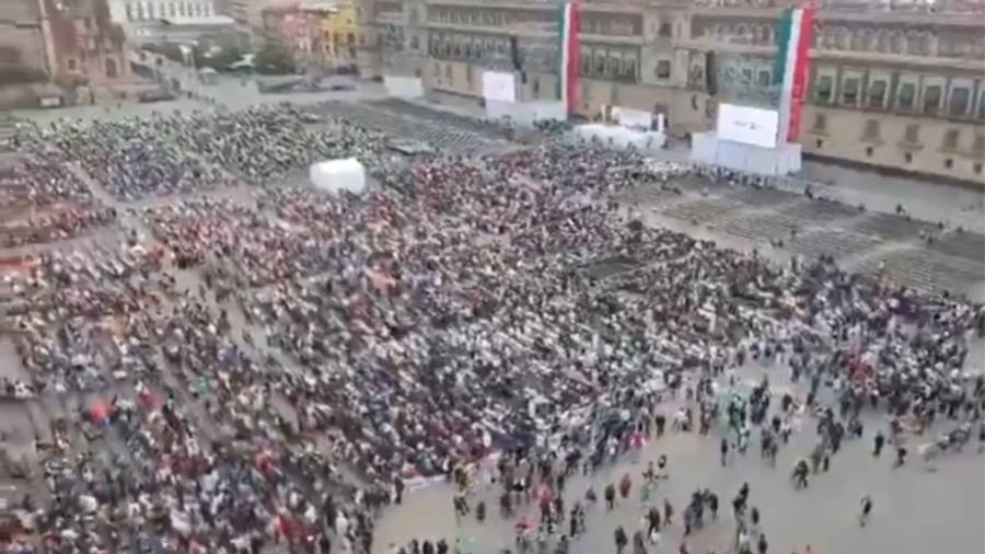 Miles de personas se concentran en el Zócalo para el informe de Claudia Sheinbaum