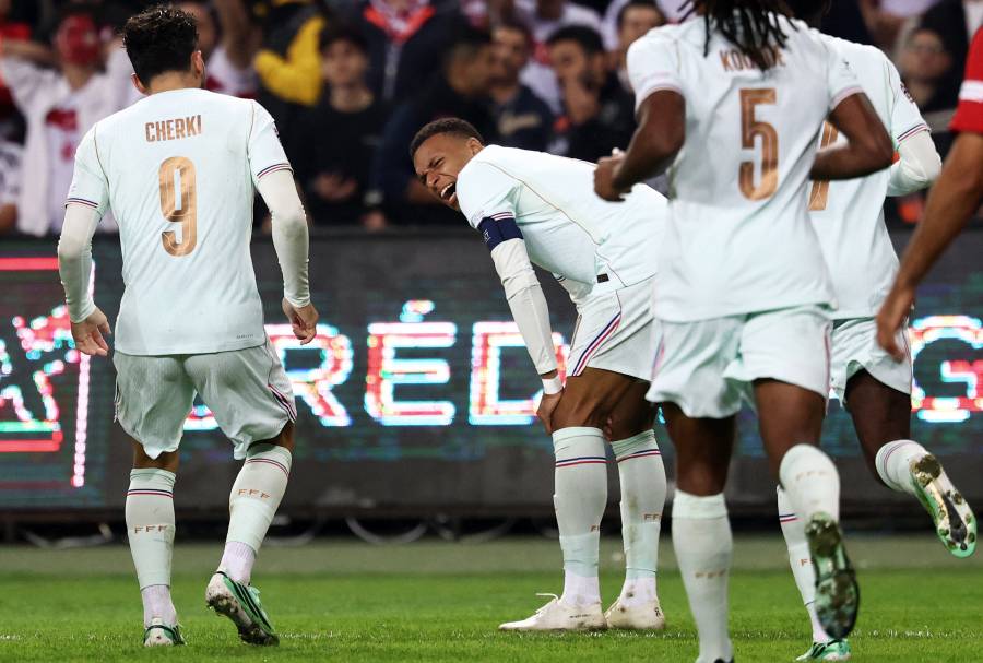 Mbappé tiene hiperextensión de rodilla y estaría de baja dos semanas 