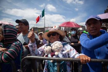 M&aacute;s de 200 mil personas acuden al Z&oacute;calo para mensaje de Sheinbaum