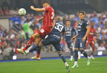 Cruz Azul le saca empate al Toluca y Mohamed carga contra la &aacute;rbitra Katia Garc&iacute;a