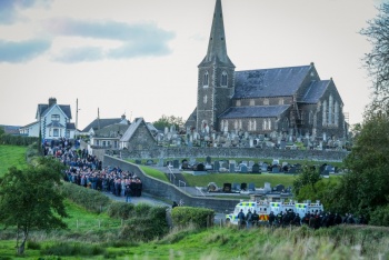 Protestas contra una marcha probrit&aacute;nica en una ciudad de Irlanda del Norte