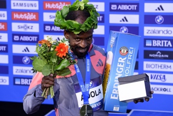 El et&iacute;ope Guye Adola gana su segundo marat&oacute;n de Berl&iacute;n