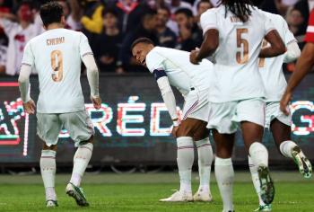 Mbapp&eacute; tiene hiperextensi&oacute;n de rodilla y estar&iacute;a de baja dos semanas