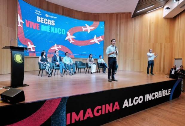 Quer&eacute;taro entrega 145 becas para realizar voluntariado en el extranjero