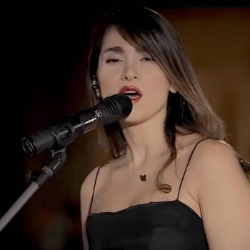 Ir&aacute;n confirma condena contra cantante por presentarse sin hiyab