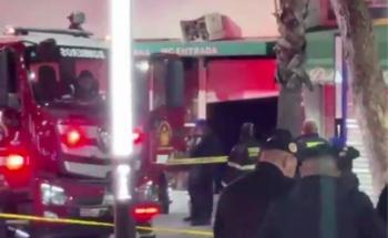 Bomberos sofocan incendio en locales de art&iacute;culos religiosos en la Gustavo A. Madero
