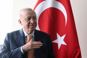 Condenan en Turqu&iacute;a a humorista acusado de insultar a Erdogan y lo dejan en libertad provisional