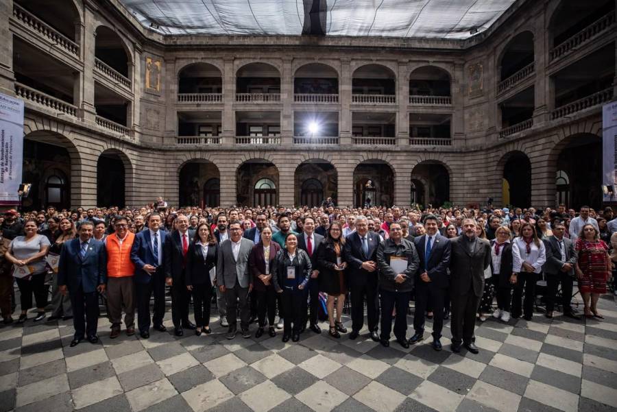 Secretaría de Educación Pública otorga nombramientos definitivos a 568 prefectos de Educación Básica en la Ciudad de México