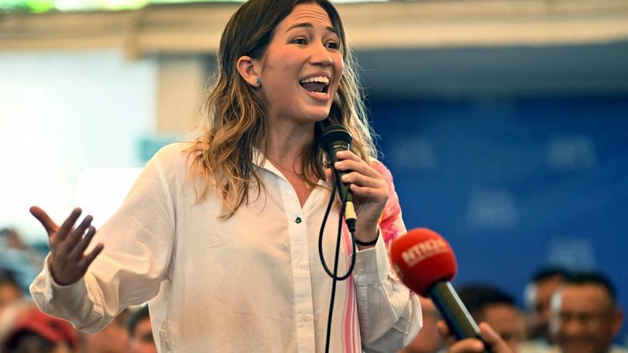 La opositora venezolana Claudia Macero regresa a Venezuela tras su exilio e insta al retorno de migrantes