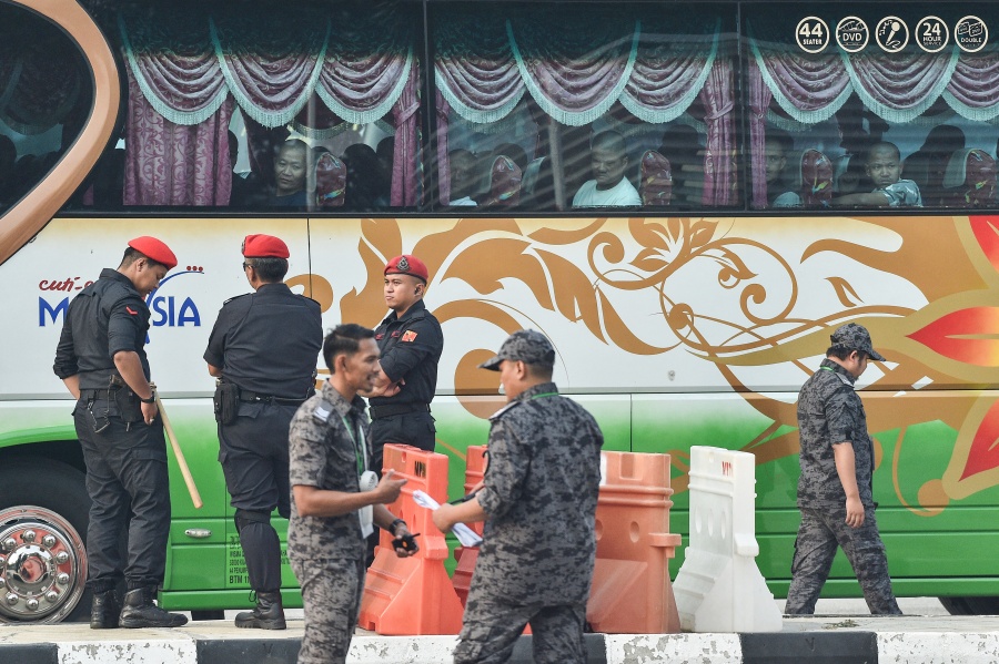 Malasia comienza a repatriar a miles de migrantes de Birmania