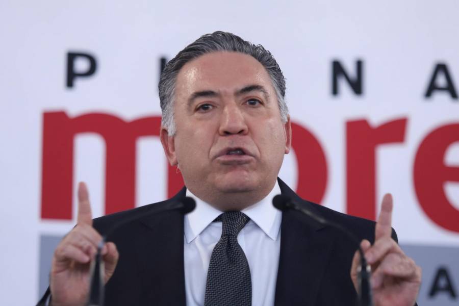 Entregan m&aacute;s de 23 mil firmas al Senado para pedir salida de Enrique Inzunza