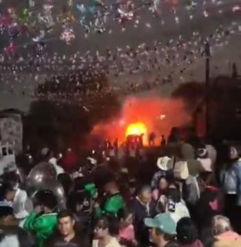 Explosi&oacute;n de pirotecnia deja 13 personas lesionadas en fiesta patronal de Ixtapaluca