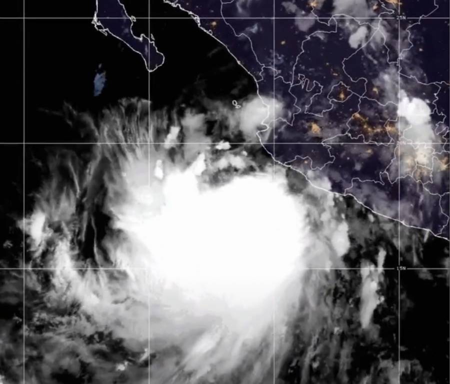 Rachel se convierte en huracán y provoca lluvias intensas en varios estados