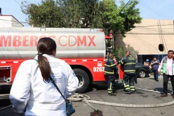 Muere una persona durante incendio en vivienda de Venustiano Carranza