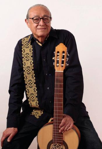 Muere Gabino Palomares autor de La maldicioacuten de Malinche a los 76 antildeos
