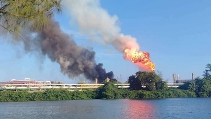 Incendio en la Refinería Olmeca de Dos Bocas genera alarma en Tabasco; Pemex descarta daños y lesionados