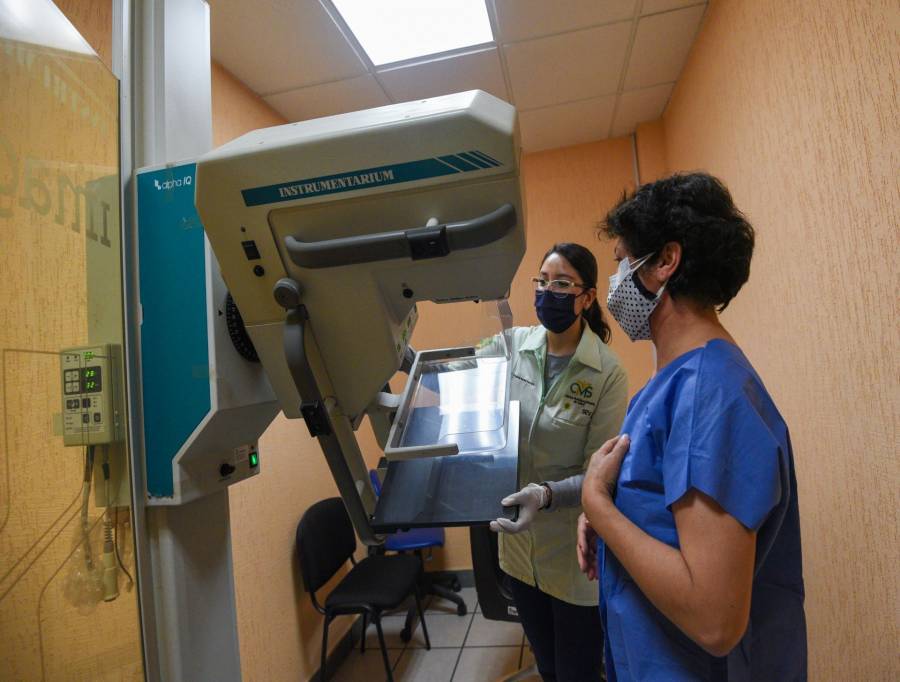 Las mujeres gastan 77% más en salud que los hombres 