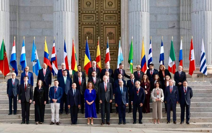 Haces dialoga con el rey Felipe VI y llama a regular la inteligencia artificial