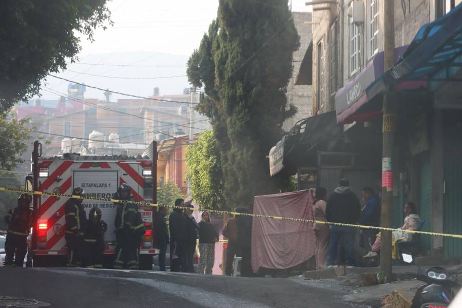 Incendio en vivienda de Iztapalapa deja a una mujer de 67 años sin vida