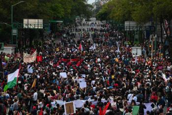 Marcha por el 58 aniversario del 2 de octubre re&uacute;ne a miles en CDMX