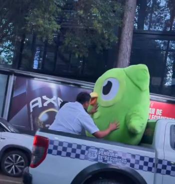 Duo de Duolingo es detenido como parte de una campantildea con AXE