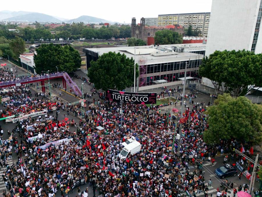 Marcha por el 2 de Octubre reunió a 8 mil personas en CDMX; reportan 18 lesionados y daños durante el recorrido