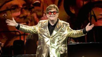 Elton John emociona a miles de fans en Ciudad de Meacutexico durante uno de los uacuteltimos conciertos de su carrera