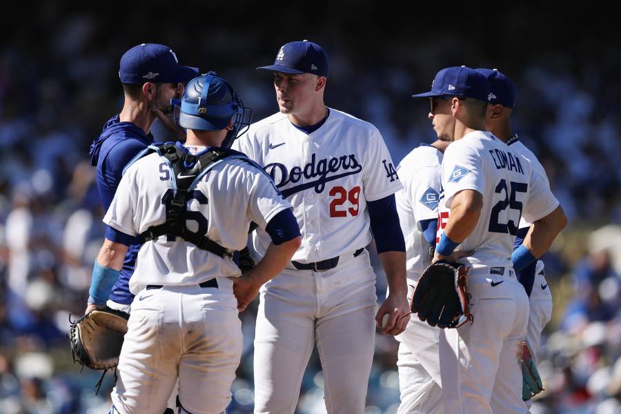 Los campeones Dodgers comienzan ganando en playoffs; Rays dominan a Yankees 