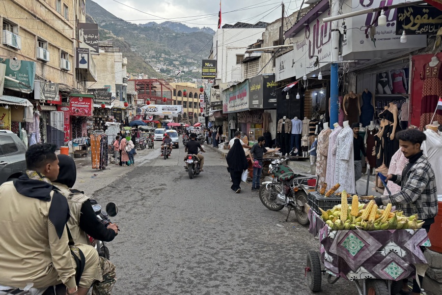 Yemen anuncia operación para recuperar el territorio controlado por los hutíes