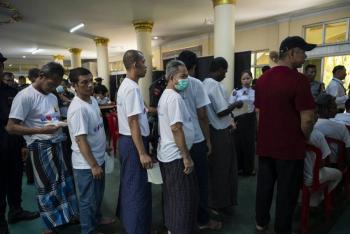 Casi 1.500 migrantes birmanos devueltos a su pa&iacute;s en guerra desde Malasia