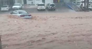 Marea alta provoca inundaciones y cierres preventivos en Guaymas