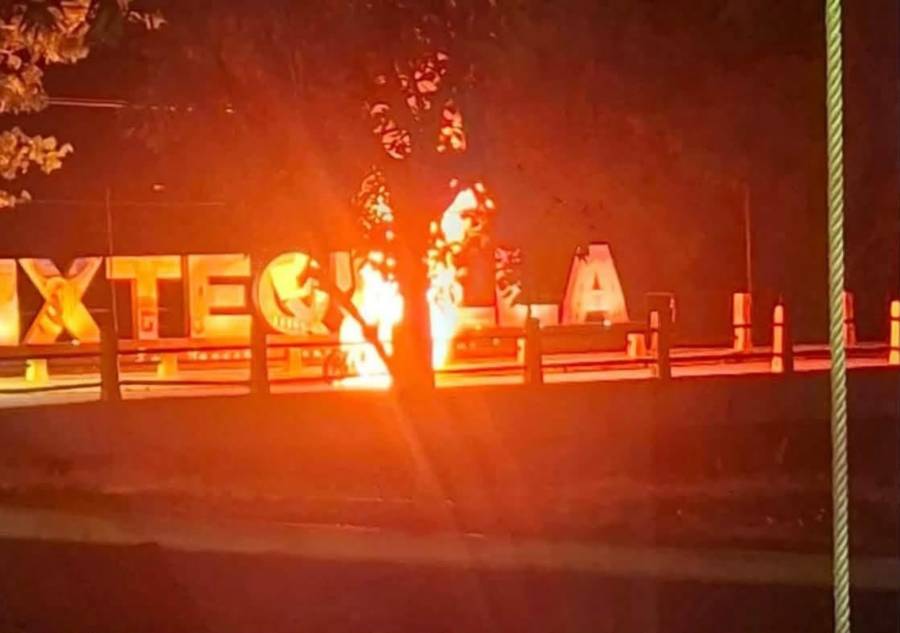 Atacan a balazos Palacio Municipal de Santa María Mixtequilla