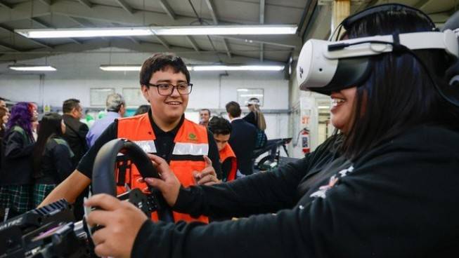 CONALEP lleva simuladores y realidad virtual a sus planteles con Hubs de Innovación Inmersiva