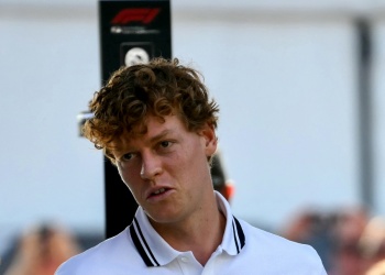 Jannik Sinner, n&uacute;mero 1 de tenis, da por terminada la temporada por lesi&oacute;n en una rodilla