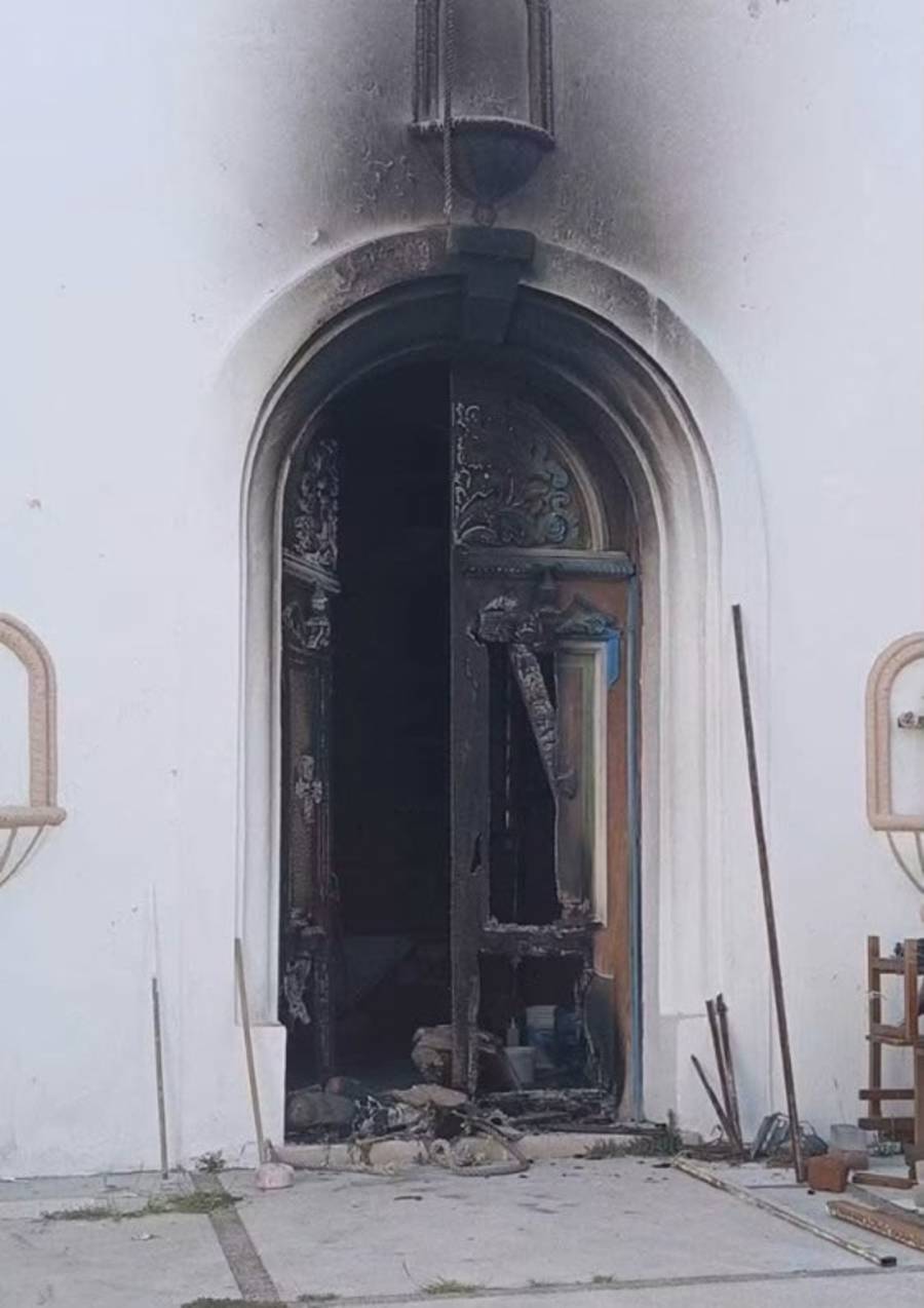 Incendian templo histórico en León y destruyen imágenes religiosas