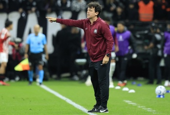 Corinthians anuncia la destituci&oacute;n del t&eacute;cnico Fernando Diniz