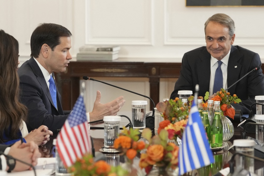 Embajadora de EEUU en Grecia pidió 100.000 USD a un donante de Trump (WSJ)