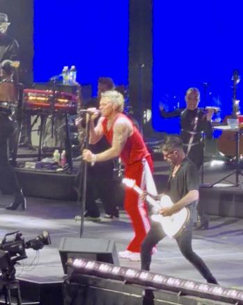 Robbie Williams vuelve a M&eacute;xico y conquista el Palacio de los Deportes: el showman que convirti&oacute; su vida en espect&aacute;culo