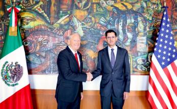 M&eacute;xico y Estados Unidos revisan agenda bilateral en reuni&oacute;n entre Roberto Velasco y el embajador Ron Johnson