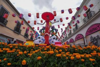 Catrinas monumentales de Aguascalientes llegaraacuten a Chicago y Nueva York por el Diacutea de Muertos