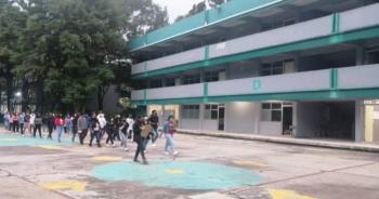 Profesor lesionado y mujer con crisis nerviosa tras irrupci&oacute;n violenta en Bachilleres 6 de Iztapalapa