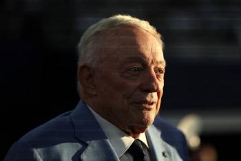 Jerry Jones expresa su decepci&oacute;n tras derrota de los Cowboys ante Tampa Bay