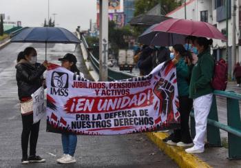 Trabajadores del IMSS realizan protestas en CDMX para exigir mejores salarios jubilaciones dignas y abasto de insumos