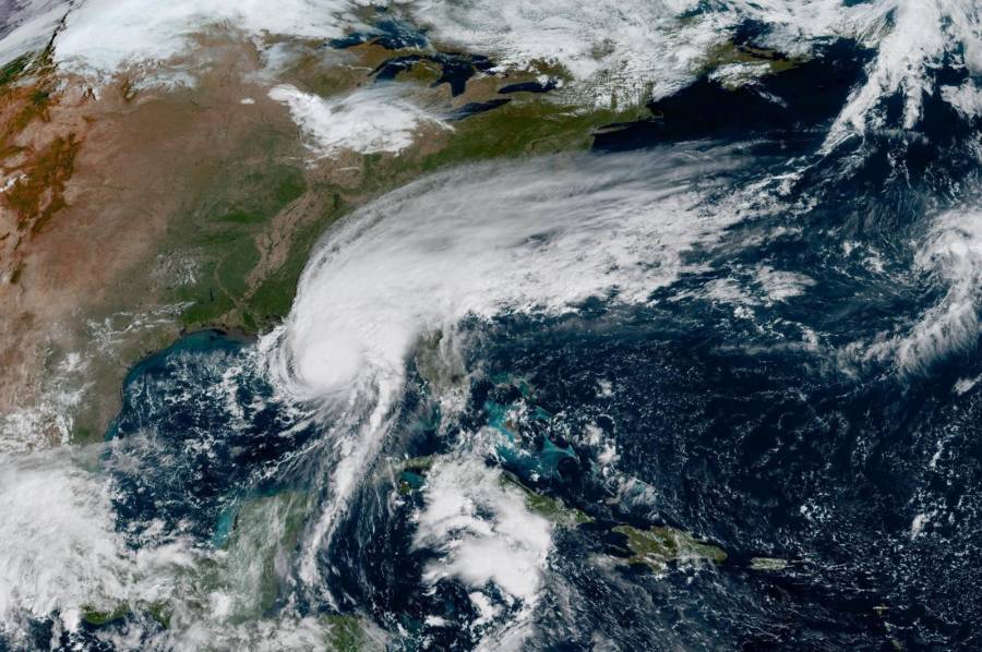 Ciclón postropical Isaías deja más de 850 mil usuarios sin electricidad y mantiene alerta por inundaciones en Estados Unidos