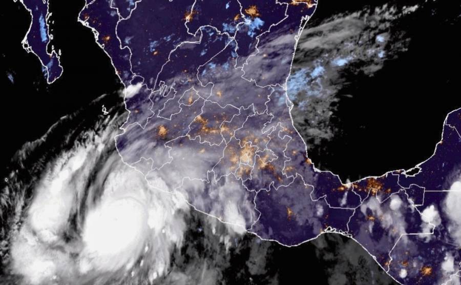 Huracán Simon alcanza categoría 4 y amenaza con lluvias torrenciales e inundaciones en el occidente de México