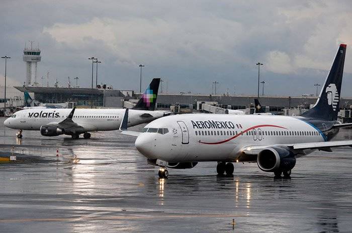 Huracán Simon provoca cancelaciones y ajustes de vuelos; aerolíneas activan medidas para pasajeros afectados