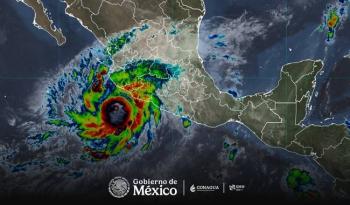 El hurac&aacute;n Simon se localiza a 185 km al sur-suroeste de Manzanillo, Colima