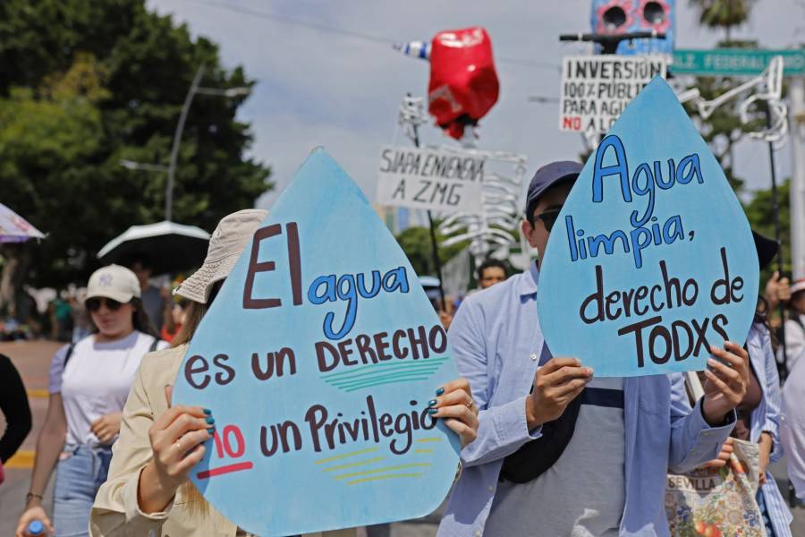 Policía dispersa con gas lacrimógeno protesta por agua potable en Guadalajara
