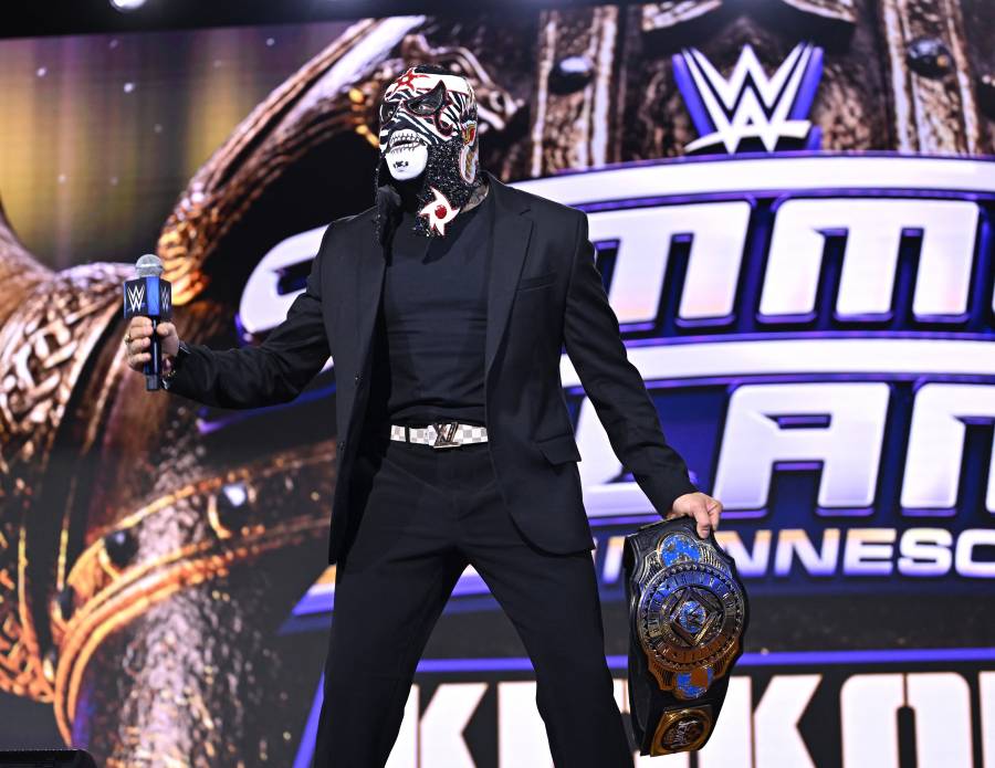 Penta se adueña del maletín de Money in the Bank 